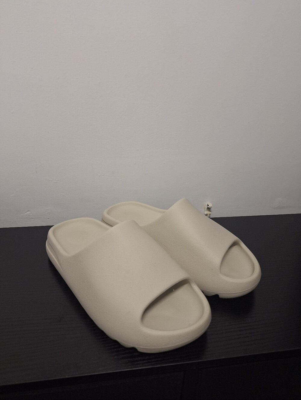 Yeezy Slides Cream (YZY YS-01)